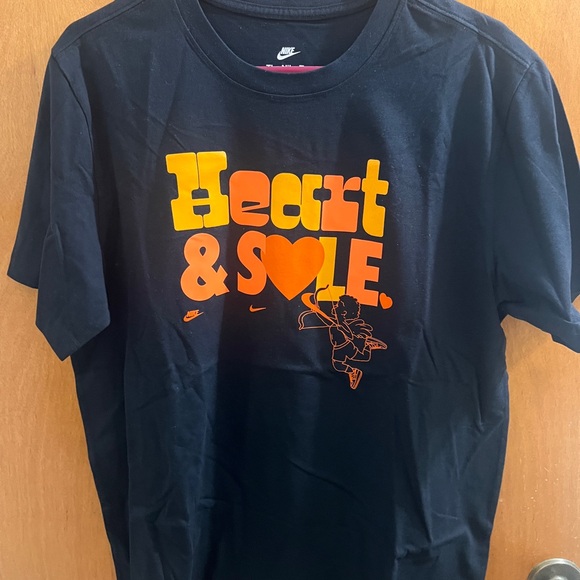 Nike Heart & Sole T-Shirt - Picture 1 of 3